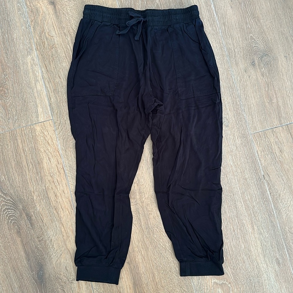 Splendid women's long pants. Size L. Color Black.